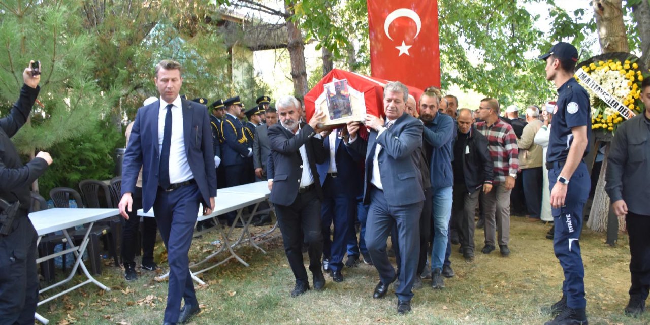 Yangında Dumandan Etkilenen İtfaiye Erlerinden Biri Daha Yaşamını Yitirdi (3)