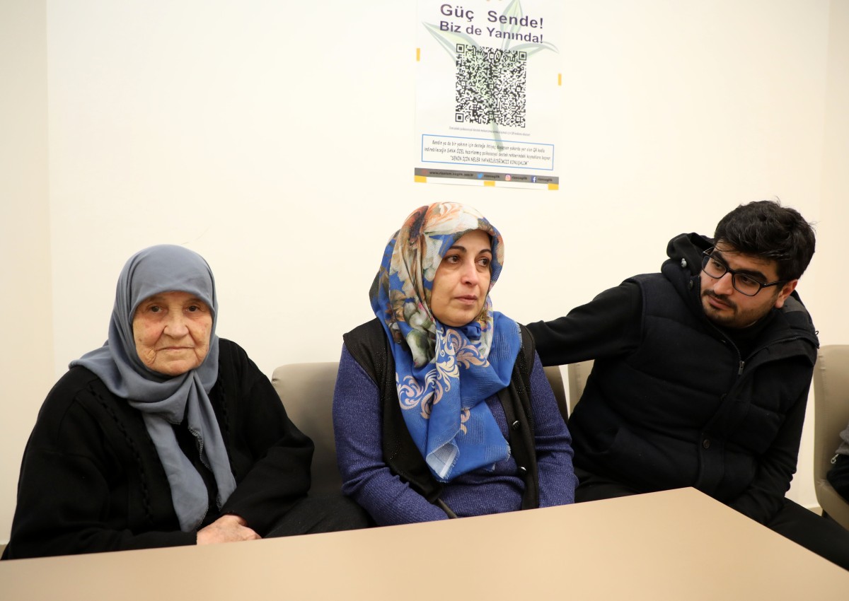 Depremzede 87 yaşındaki kadın, çocukları ve torunlarına kavuşmayı bekliyor