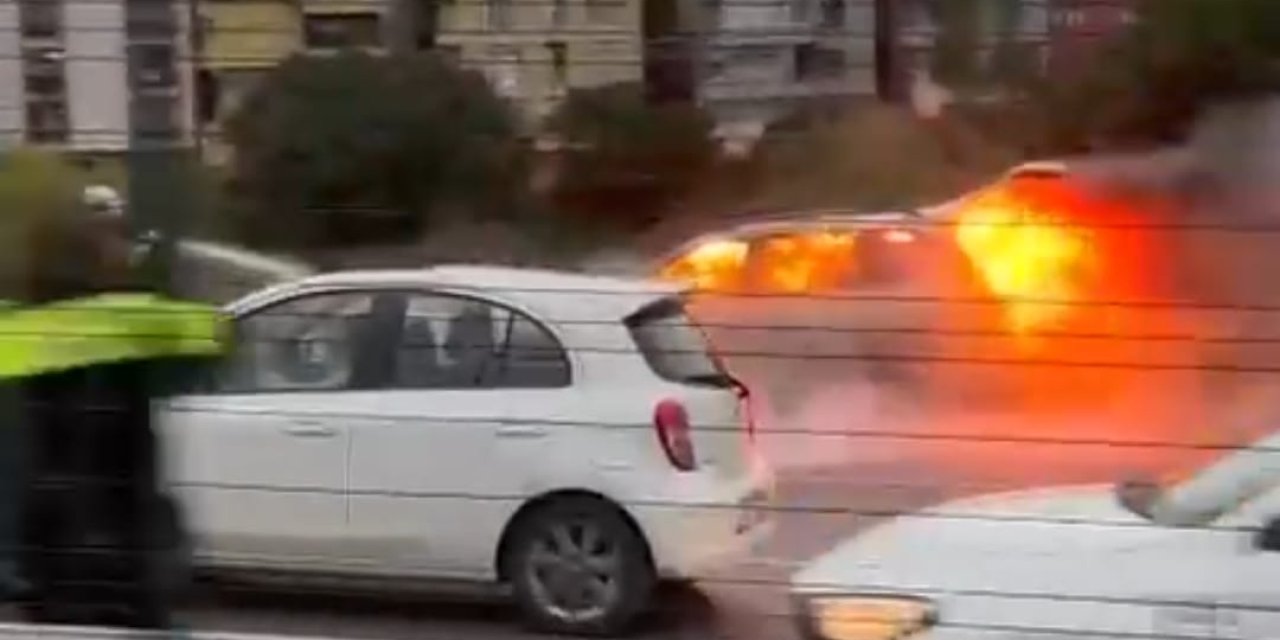 Kadıköy’de Cip Alev Alev Yandı