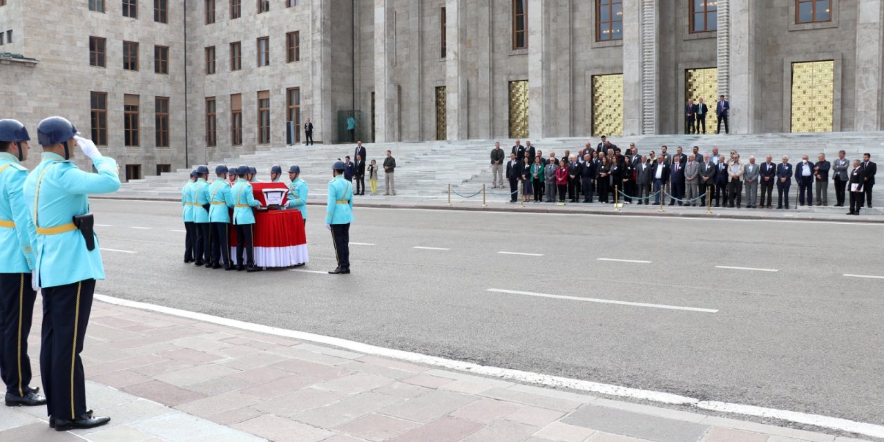 Hayatını Kaybeden Eski Milletvekili Saylam İçin Meclis'te Tören