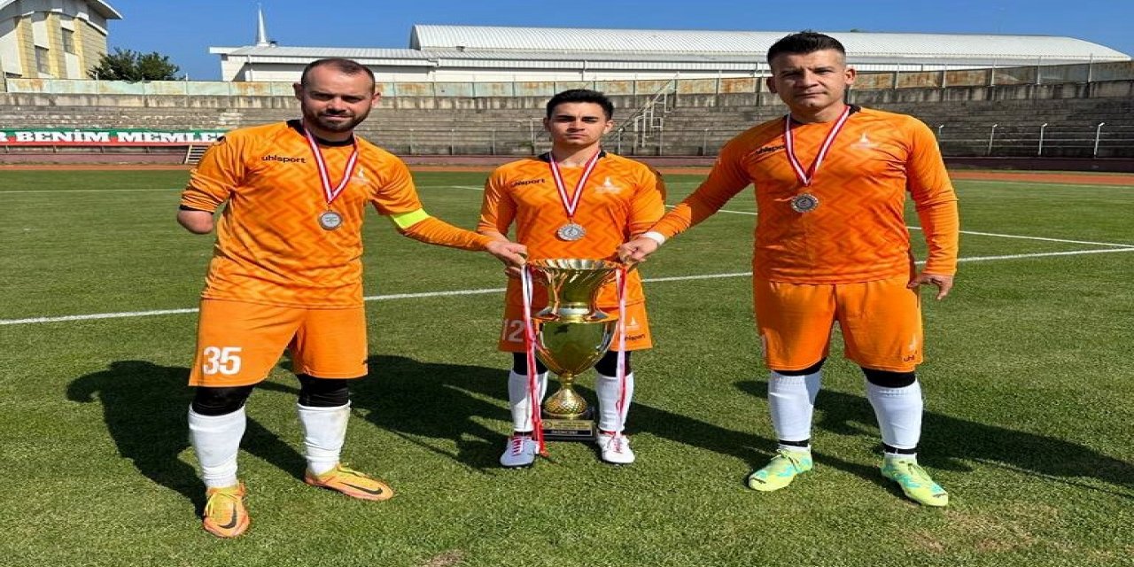 İzmir’in Ampute Futbol Takımı Türkiye İkincisi Oldu