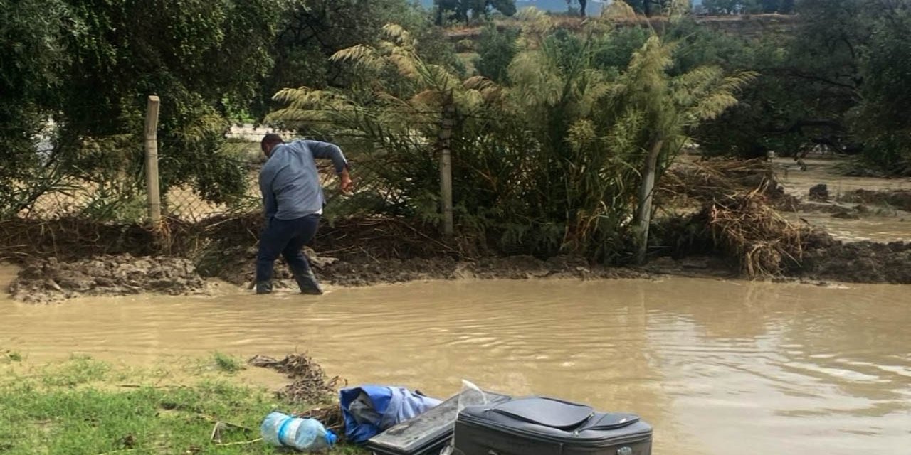 Hatay'da Şiddetli Yağış Sele Dönüştü, Tarım Arazileri Zarar Gördü