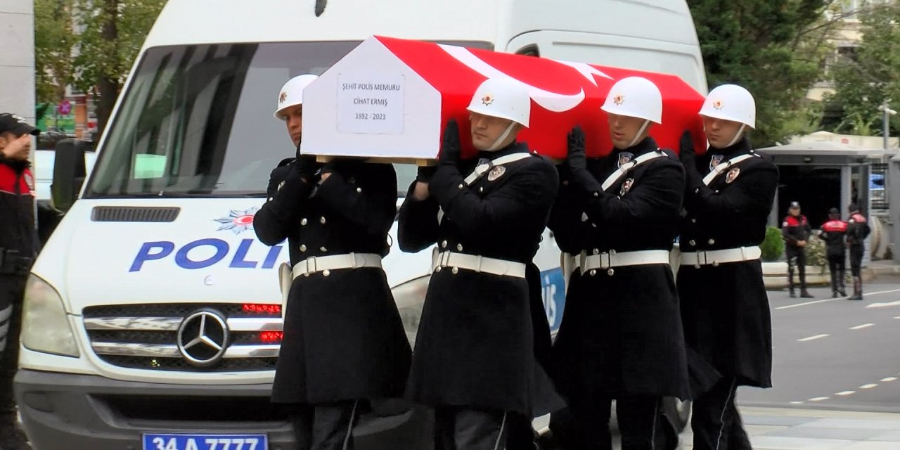 Şehit Polis İçin İstanbul Emniyet Müdürlüğü'nde Tören Düzenlendi