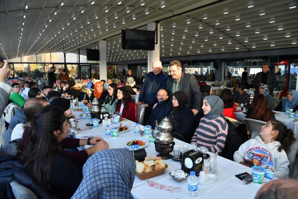 Trabzon depremzedelerin tüm sorunları ile yakından ilgileniyor