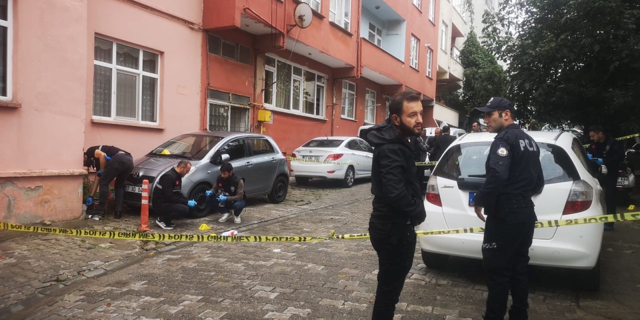 Pusu Kurup Eski Eşine Ateş Açtı, Yanındaki Kadını Yaraladıktan Sonra İntihar Etti