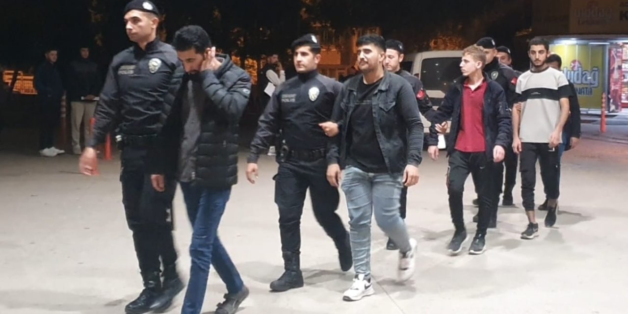 Bursa'da Bir Apartmana Yapılan Baskında 35'i Kaçak 50 Göçmen Yakalandı