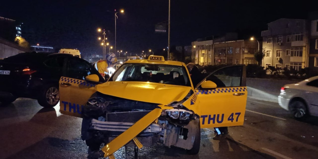 Bayrampaşa Tem Bağlantı Yolunda Zincirleme Trafik Kazası: 4 Yaralı