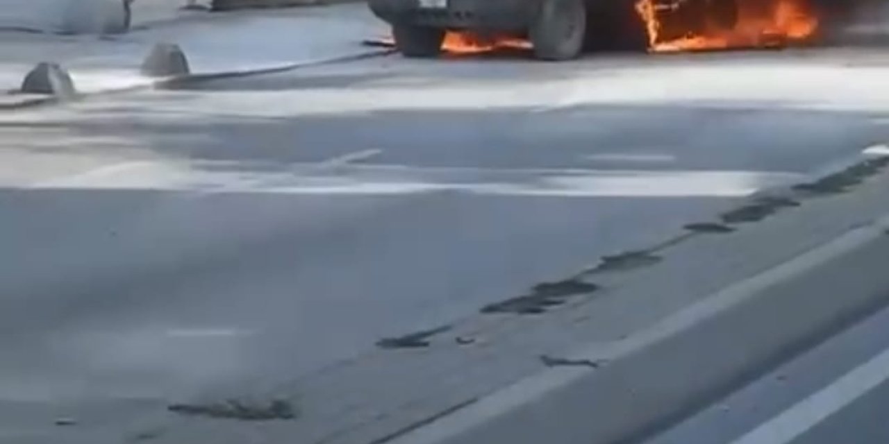 Kadıköy’de Park Halindeki Cip Alev Alev Yandı