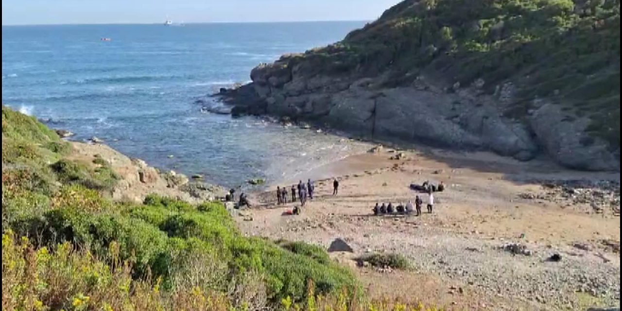 Riva'da Denizde Kaybolan 2 Kişiden Birinin Cansız Bedenine Ulaşıldı