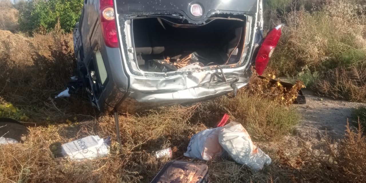 Kırıkkale'de Hafif Ticari Araç Devrildi: 3 Yaralı