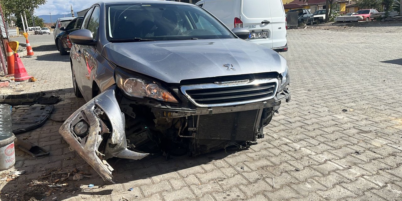 Kastamonu'da Otomobil Bariyere Çarptı: 5 Yaralı