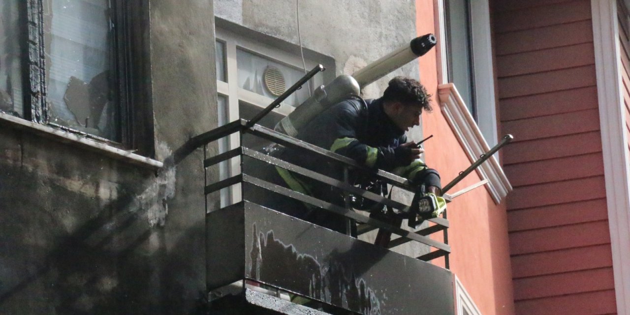 Dumandan Etkilenen Yavru Kedilere Kalp Masajı Ve Suni Teneffüs Yaptılar Ancak Yaşatamadılar