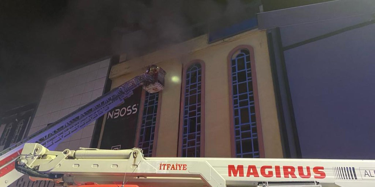 İnegöl'de Mobilya İmalathanesinde Çıkan Yangın Söndürüldü