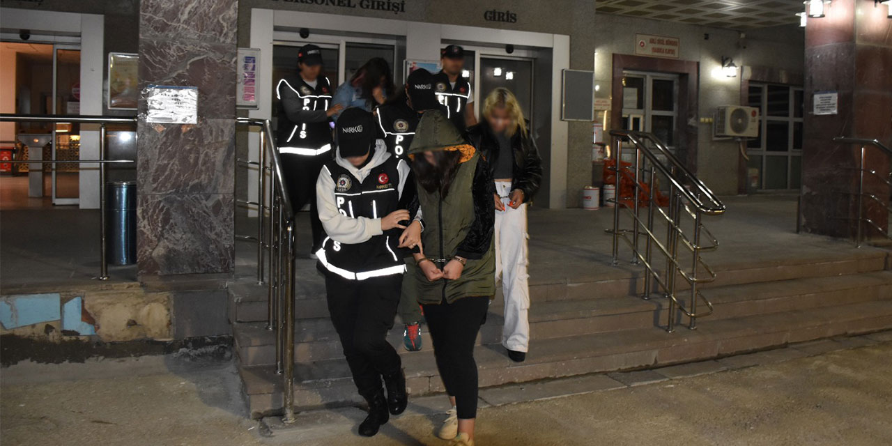 Makatına ve bağırsaklarına sakladığı uyuşturucu, Rize'de cerrahi operasyonla ele geçirildi: 3 kadın tutuklandı