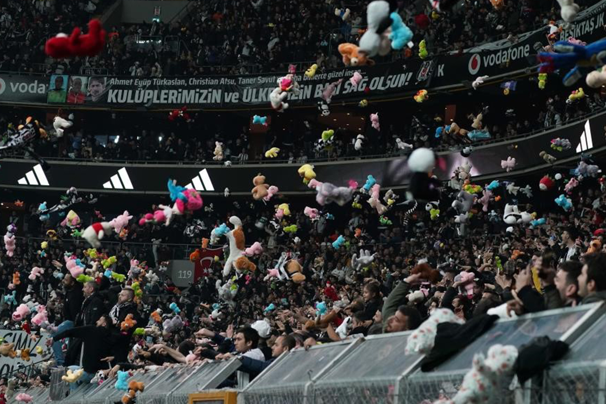 Beşiktaş'ın 'Bu oyuncak sana arkadaşım' kampanyası dünya basınında