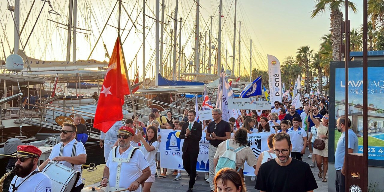 Bodrum'da Bıor Yarışları Renkli Kortej Yürüyüşüyle Başladı