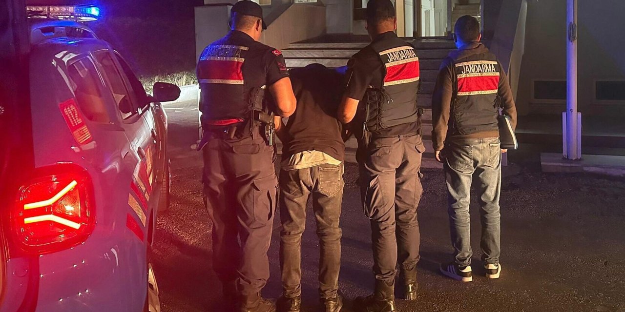 'Jandarmayım' Yalanı İle Dolandırdı, Kaçarken Otobüste Yakalandı