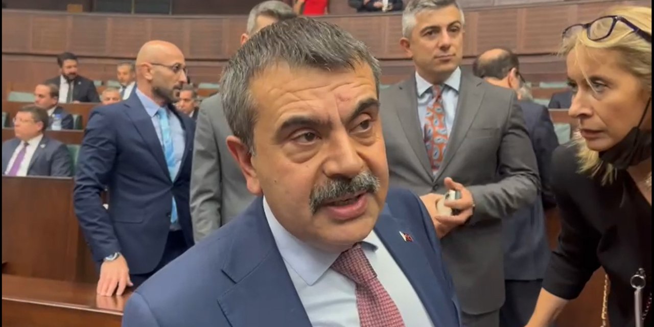 Bakan Tekin: Öğrenciler, Veliler, Öğretmenler De Mutlu İse Ara Tatile Devam Ederiz