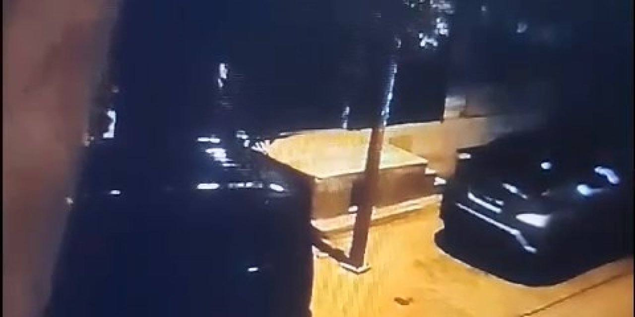 Esenyurt'ta Boşanmak İsteyen Eşinin Yaşadığı Evi Taşladı