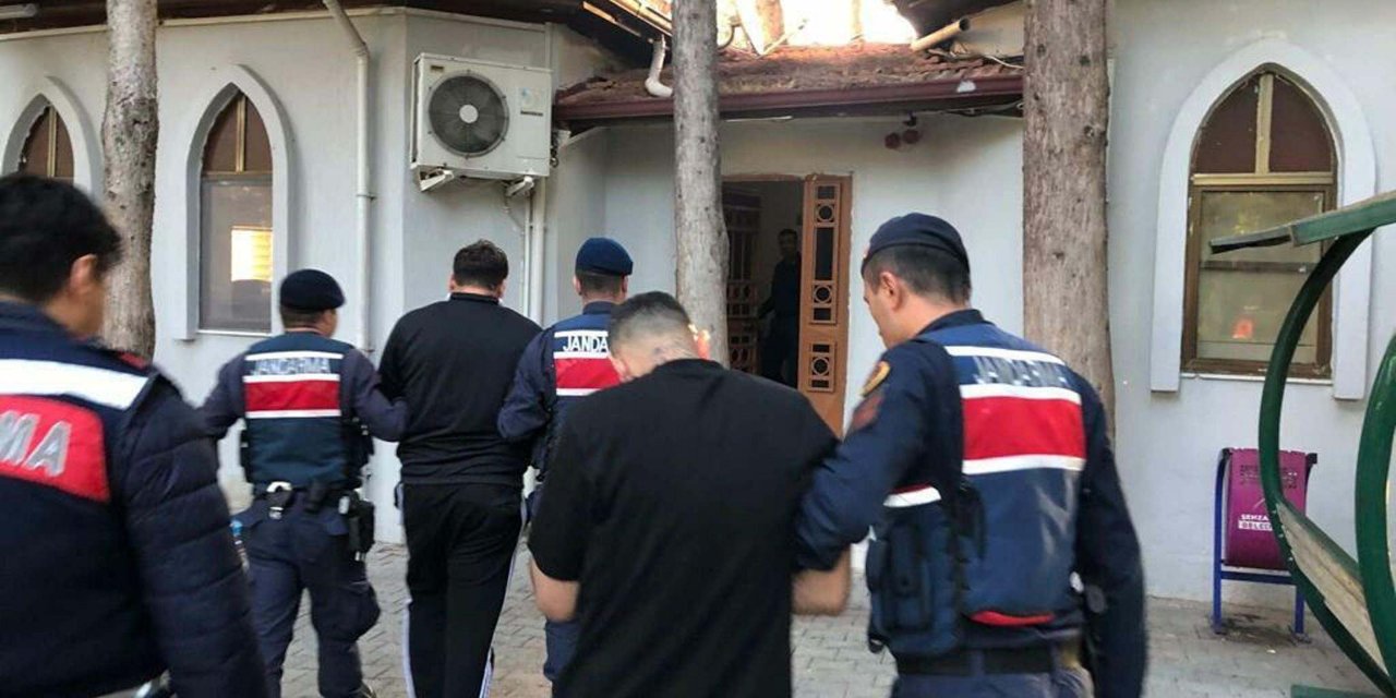 Manisa'da, 64 Kişinin Yakalandığı Uyuşturucu Operasyonunda, F Serisi 1 Dolar Da Ele Geçirildi