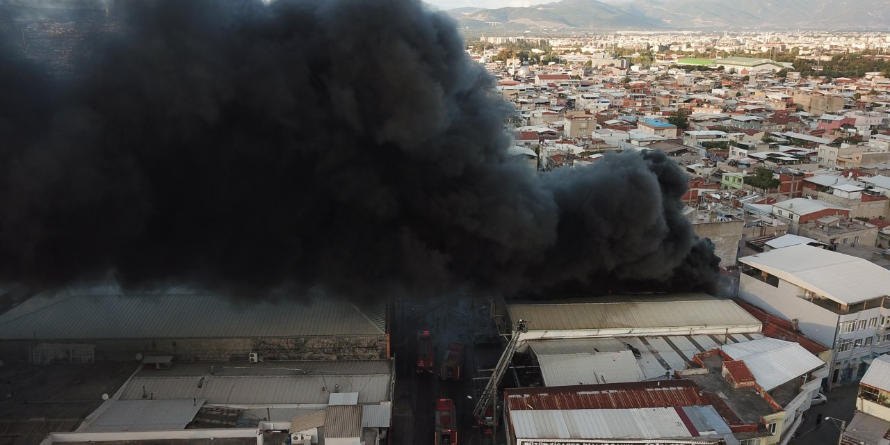 Bursa’da Mobilya Atölyesinde Yangın; Otomobile Ve İş Yerine De Sıçradı (2)