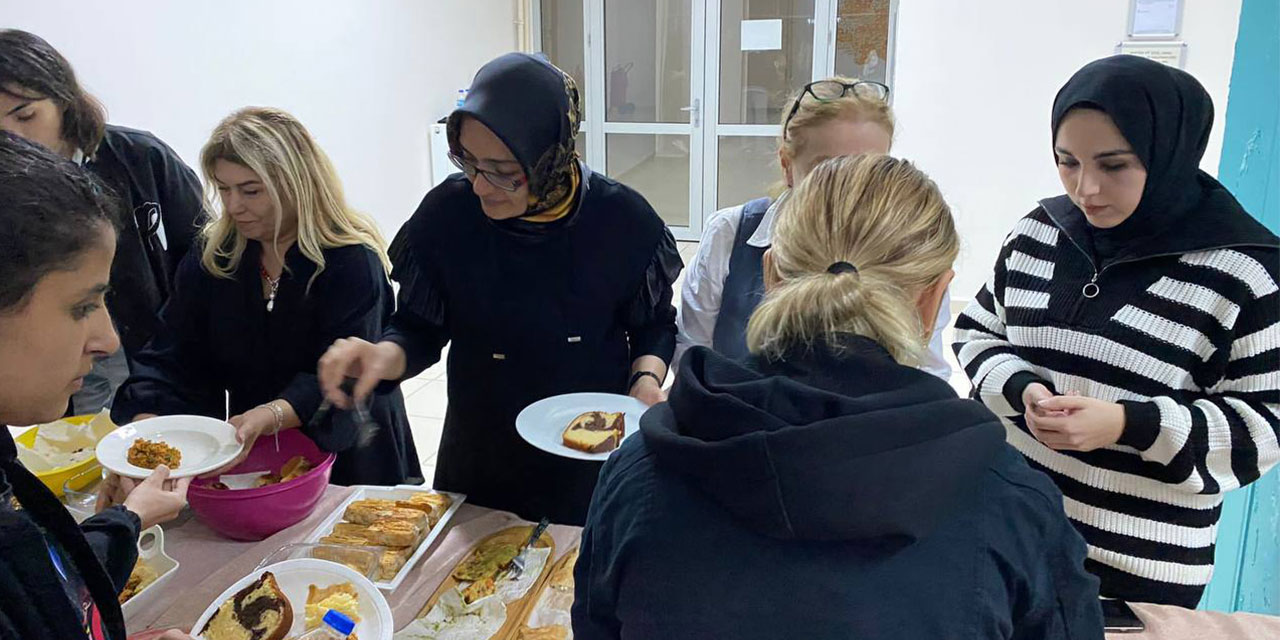 Rize Kent Konseyi Kadın Meclisinden Dünya Kız Çocukları Günü’nde Üniversite Öğrencilerine Kutlama