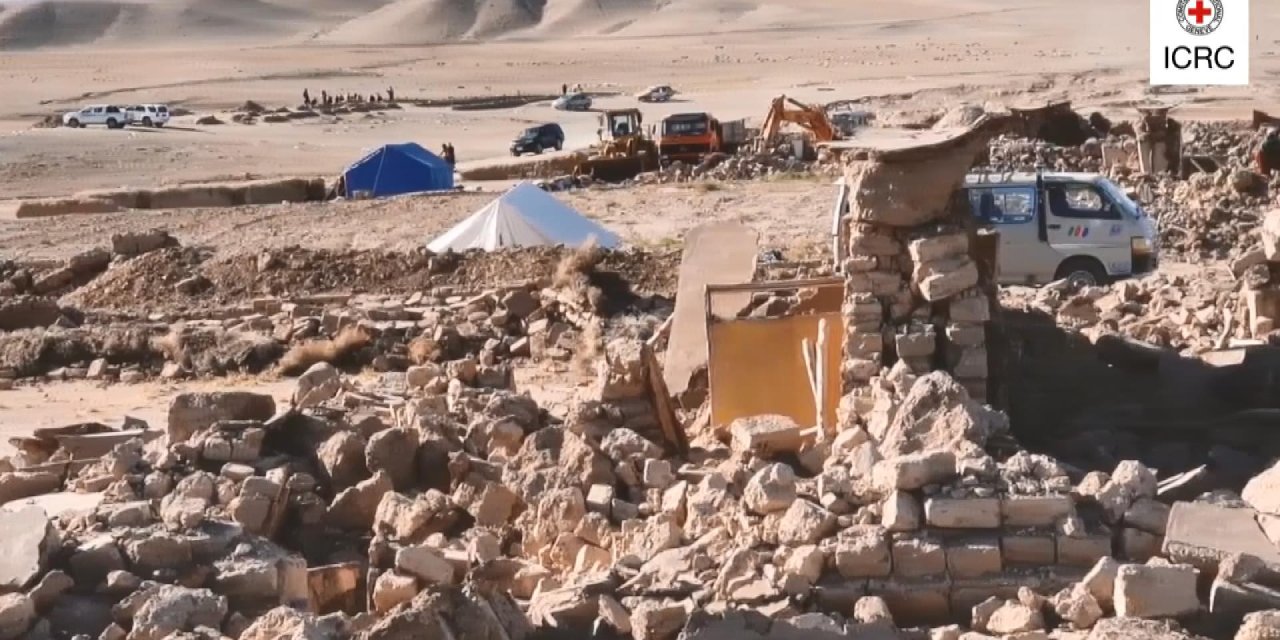 Afganistan’da Deprem Sonrası Yıkım Böyle Görüntülendi