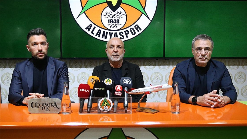 Alanyaspor'da teknik direktörlük görevine Ersun Yanal getirildi