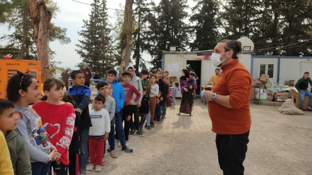 Kırıkhan’daki Çadır Kentte Çocuklar Gönüllü Ekiple Eğleniyor