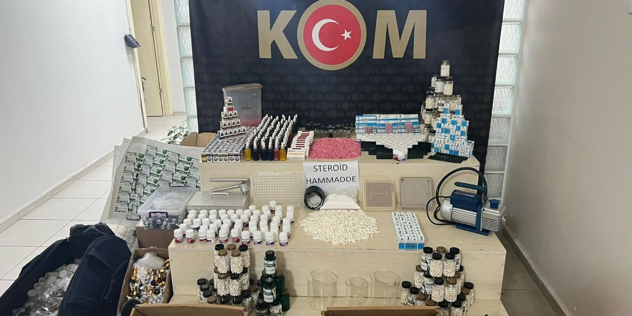 İzmir'de Kaçakçılık Operasyonunda 25 Gözaltı