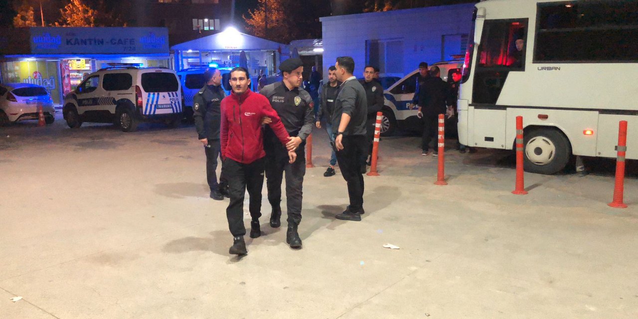 İnegöl'de Yabancı Uyruklu 31 Kaçak Göçmen Yakalanıp, Sınır Dışı Edildi