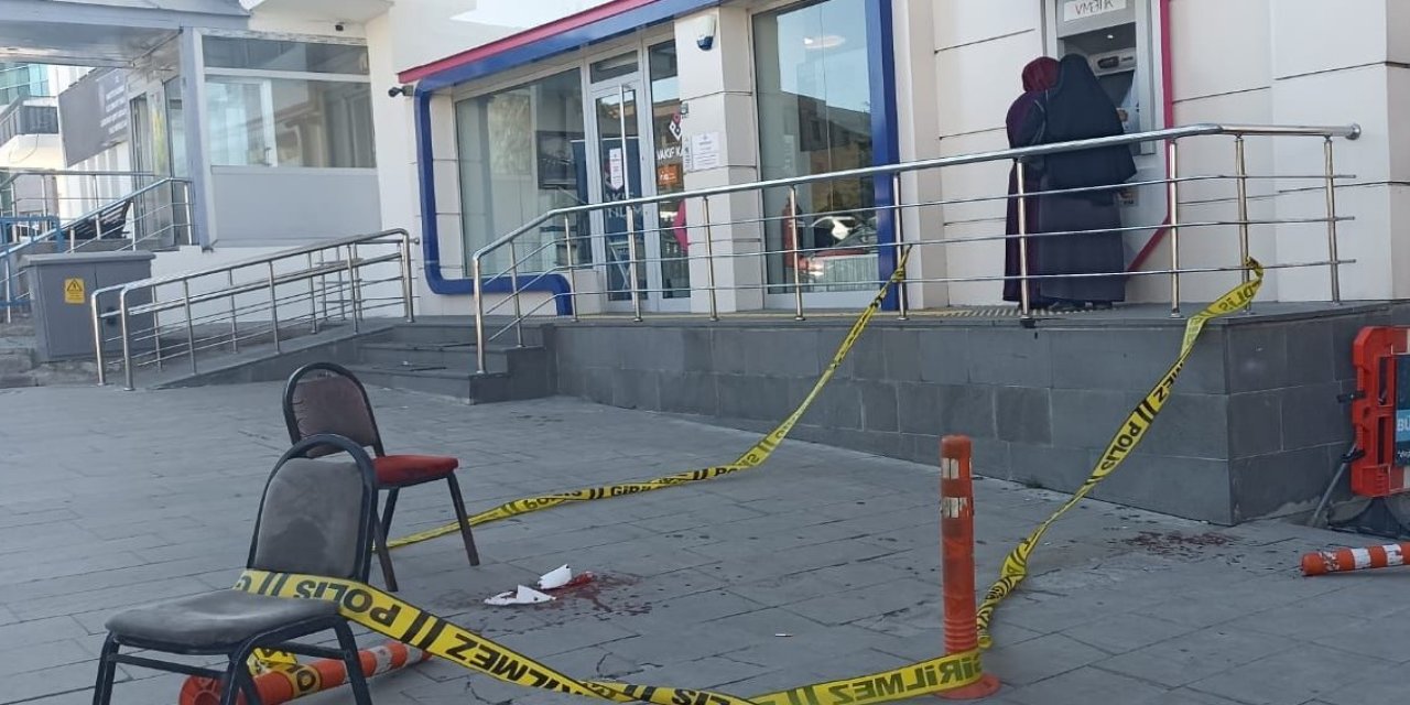 Annesi İle İlişkisi Olduğunu Düşündüğü Eski Ev Sahibini Bıçakladı