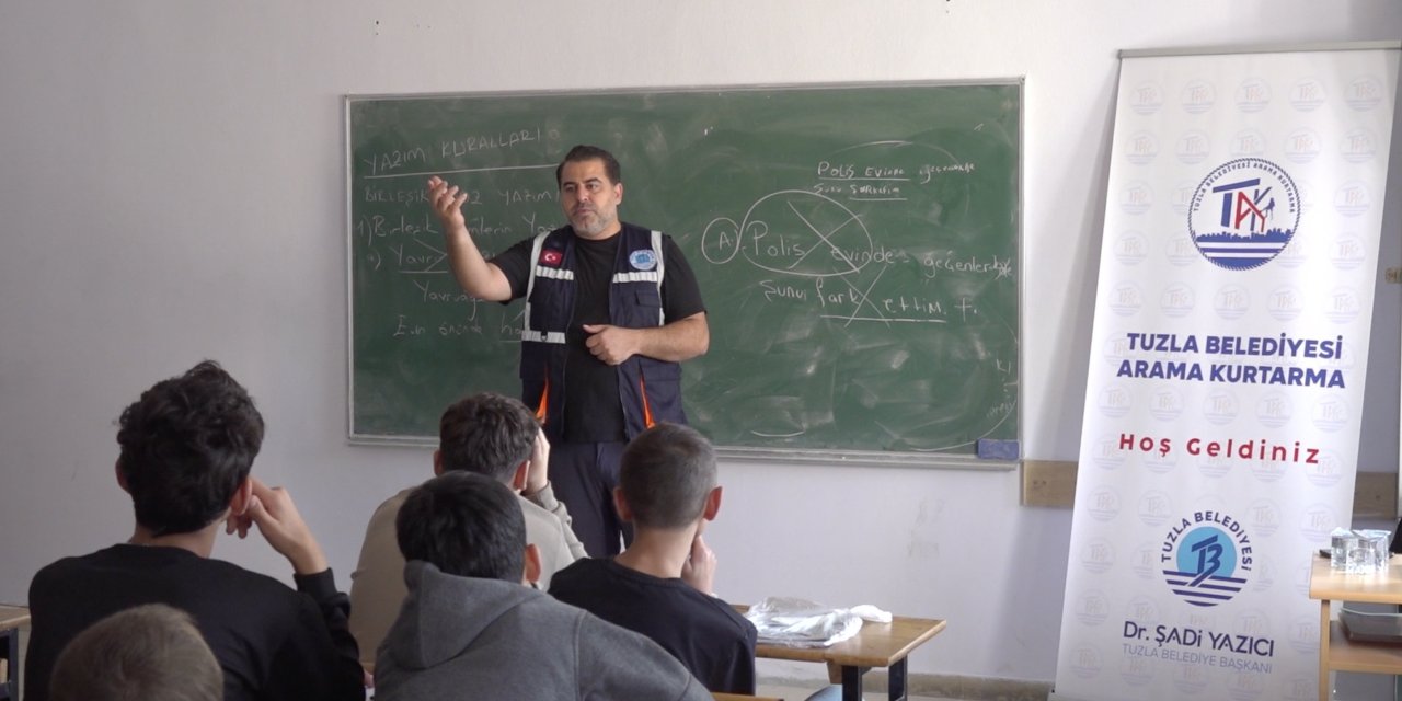 Tuzla'da Her Gün 120 Kişiye Deprem Eğitimi Veriliyor