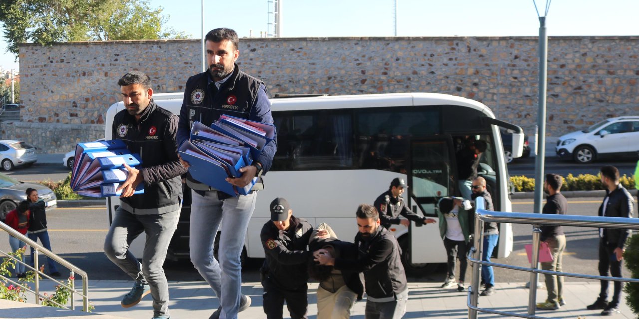 2 İldeki 'Torbacı' Operasyonunda 40 Şüpheli Adliyede