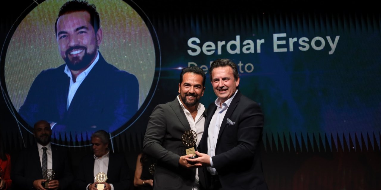 ‘Satışta Liderlik’ Ödülünün Sahibi Defacto’dan Serdar Ersoy Oldu