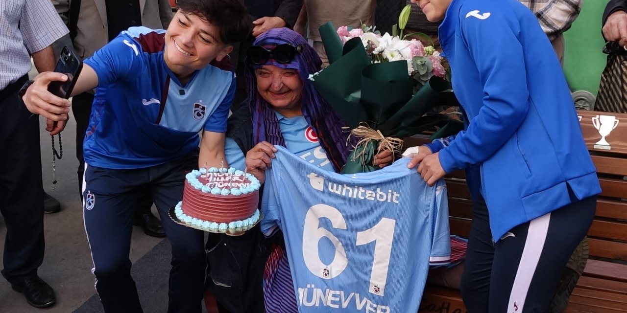 Fanatik Trabzonspor Taraftarı Münevver Taflan’a Doğum Günü Sürprizi