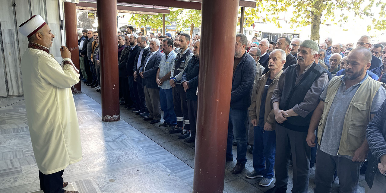 Rize'de Filistin'de hayatını kaybedenler için gıyabi cenaze namazı kılındı