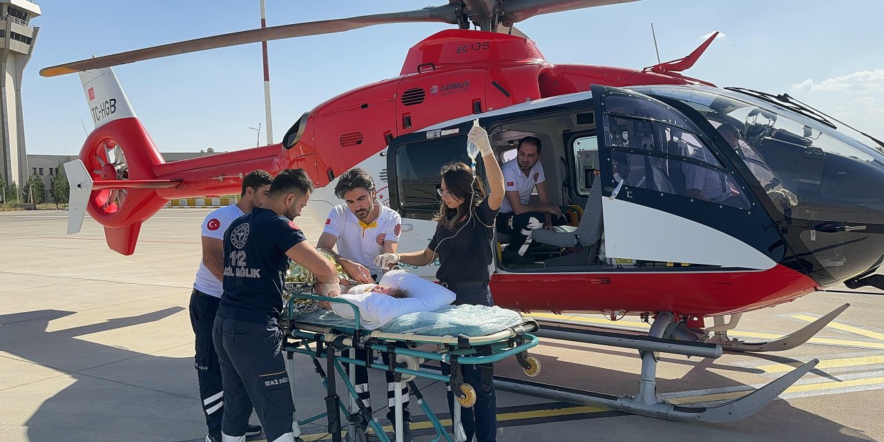 Şırnak'ta Ambulans Helikopter, Üzerine Sıcak Su Döken Bebek İçin Havalandı