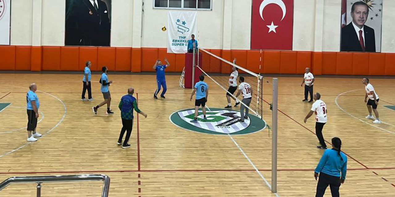Güneysu’da Kurumlar Arası Voleybol Heyecanı Yaşanıyor