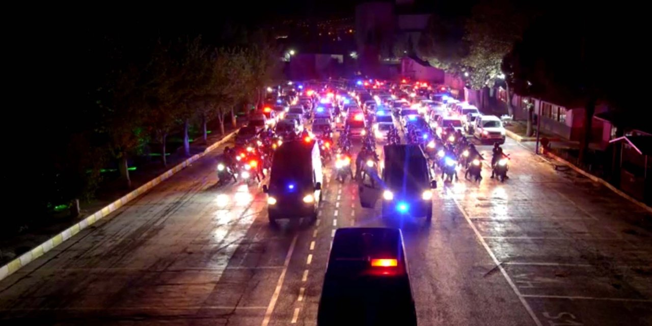 İzmir'de Hava Destekli Operasyon; Aranması Bulunan 129 Şüpheli Yakalandı