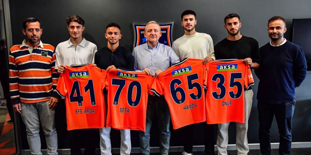Başakşehir Fk, 4 Genç Futbolcusuyla Sözleşme İmzaladı
