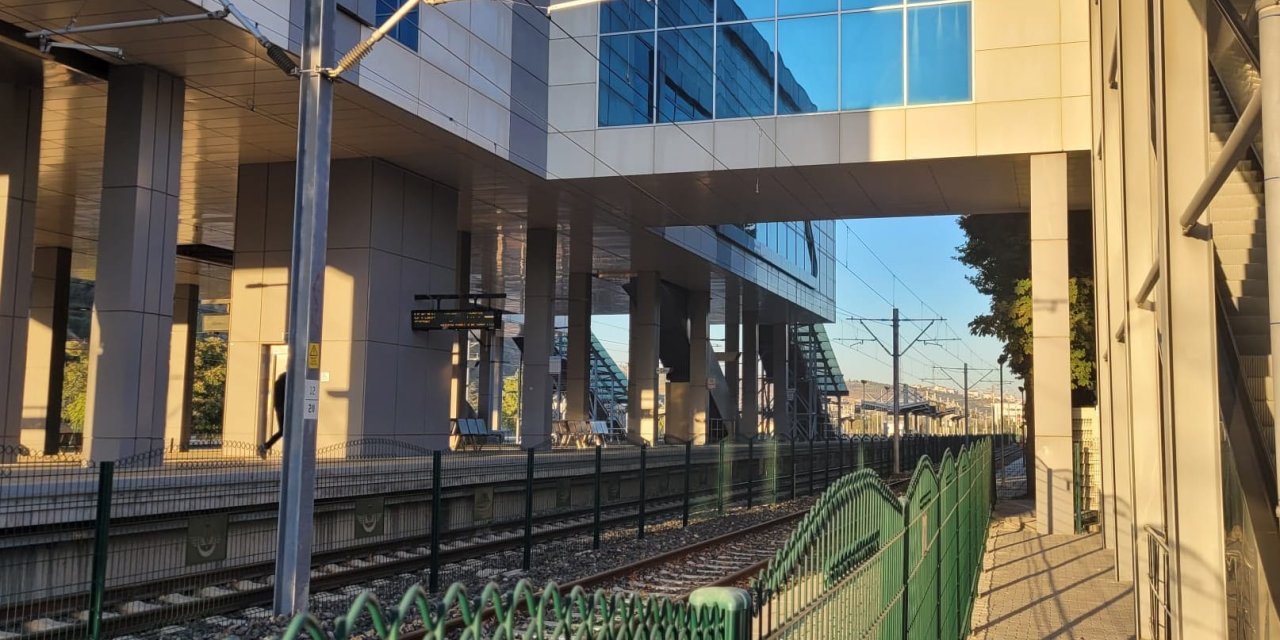 Ankara'da Test Aşamasındaki Yht Raydan Çıktı: 4 Çalışan Yaralandı