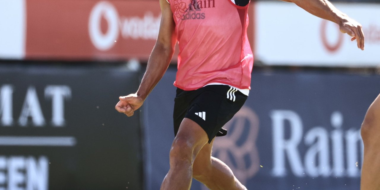 Beşiktaş'ta Asbaşkan Emre Kocadağ Antrenmanı Takip Etti