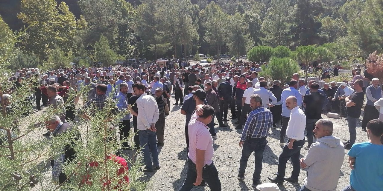 Osmaniye'deki Kazada Ölen Aynı Aileden 4 Kişi Son Yolculuklarına Uğurlandı