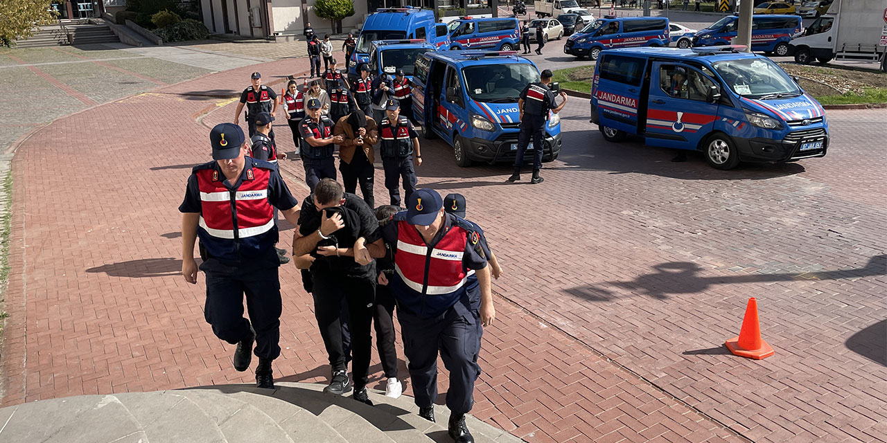 Rize ve Trabzon'un da yer aldığı 5 ilde dolandırıcılık operasyonu: 24 şüpheli yakalandı