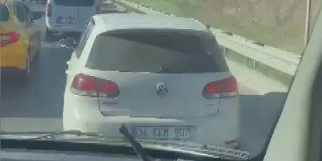 Maltepe'de Otomobiliyle Makas Atan Sürücü Kazaya Davetiye Çıkardı