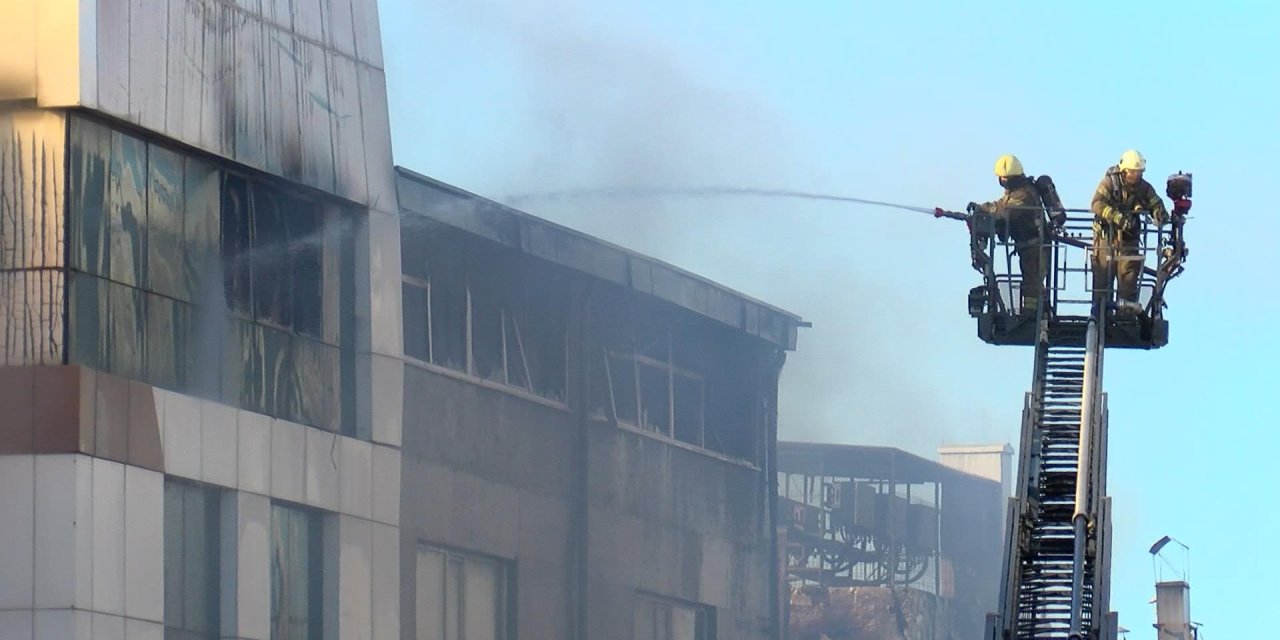 (Geniş Haber)silivri’deki Fabrika Yangını 5 Saat Sonra Söndürüldü