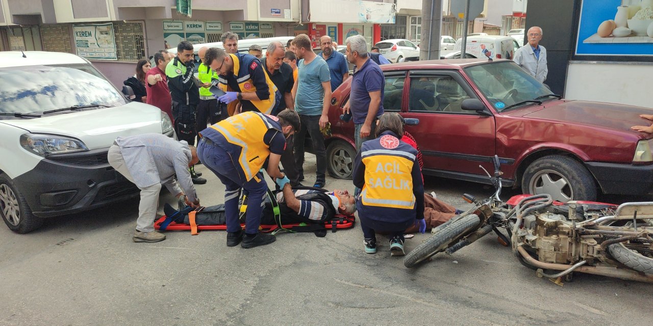 Bursa'da, Hafif Ticari Araçla Çarpışan Motosikletteki Dede- Torun Yaralandı