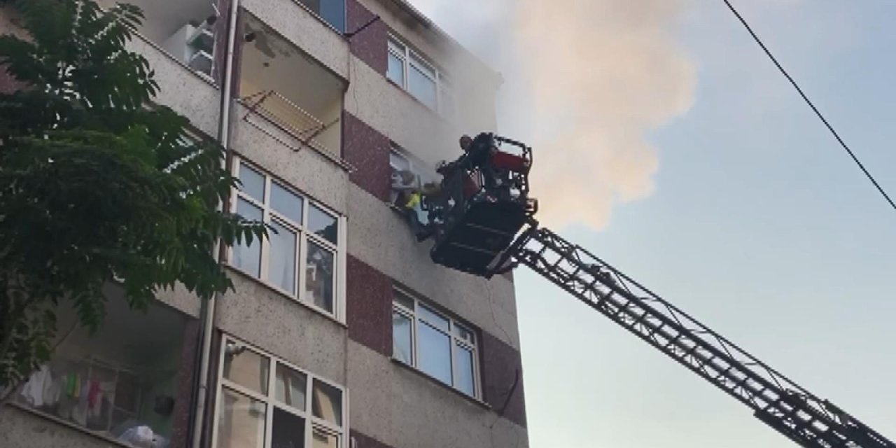 Esenler'de Ailesiyle Tartıştı, Evi Ateşe Verdi: Mahsur Kalan 19 Kişi Kurtarıldı