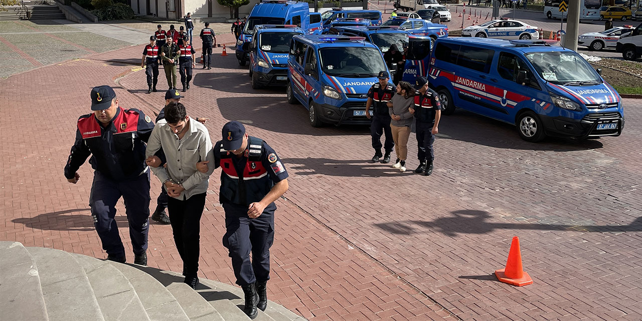 Rize ve Trabzon'un da arasında yer aldığı dolandırıcılık operasyonunda 13 şüpheli tutuklandı